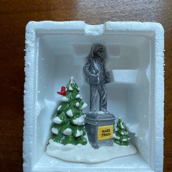 Department 56 “Statue of Mark Twain” Original Snow Village Ceramic Accessory - Picture 8 of 9